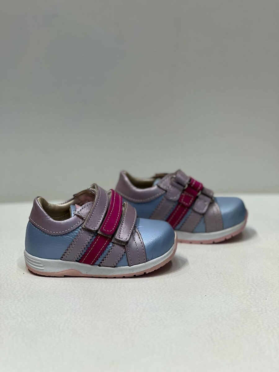 Кроссовки для девочек