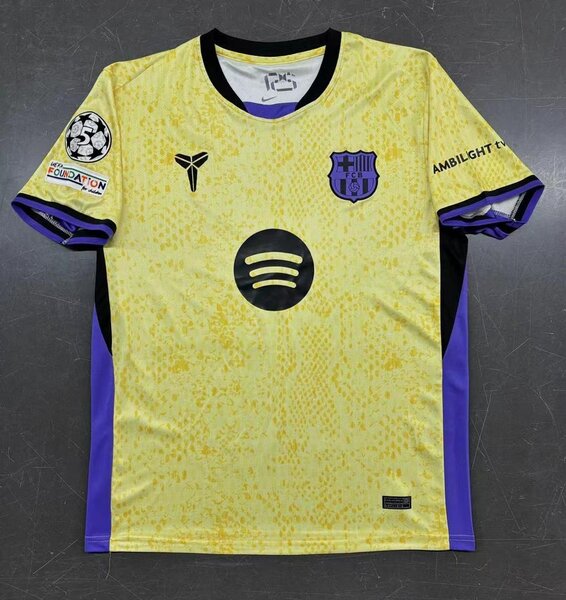 Maillot de football jaune