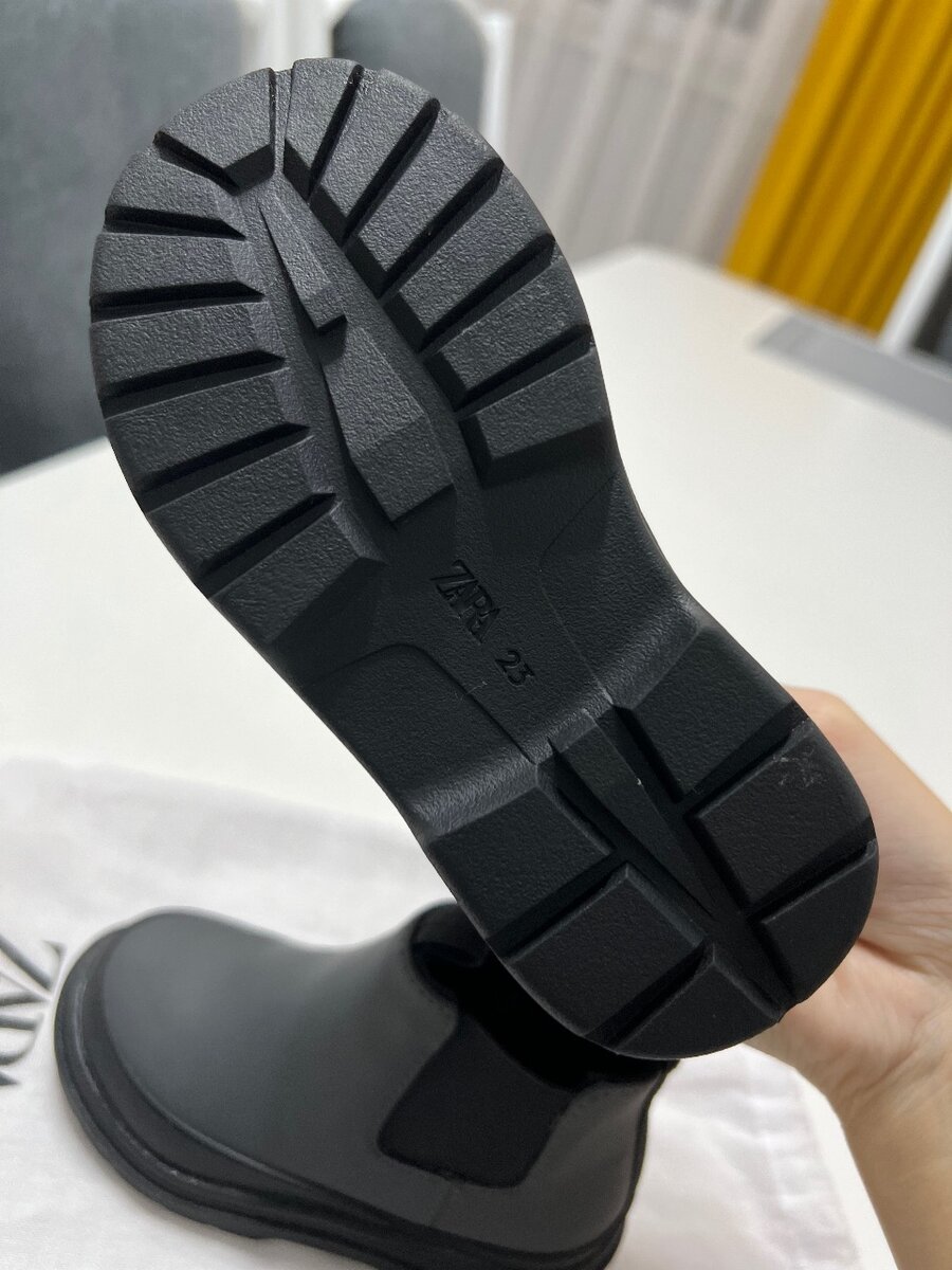 Водоотталкивающие ботинки от Zara, размер 23, цвет серый, вн