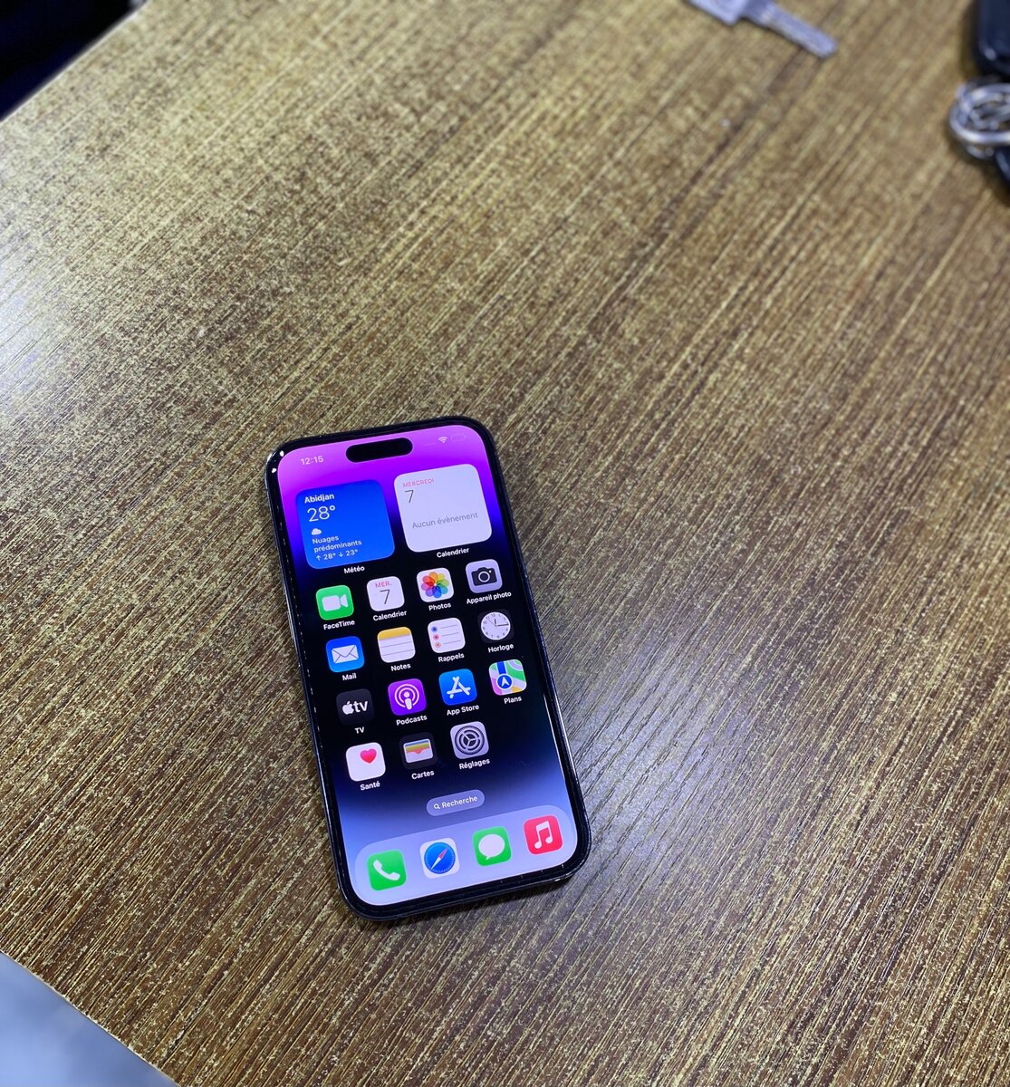 iPhone 14 pro 128 giga propre état 10/10 aucune égratignure