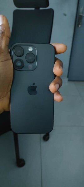 iPhone 14 pro quasi neuf propr