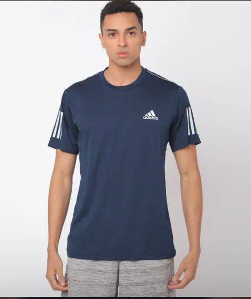 Ensemble sportif Nike et Adidas