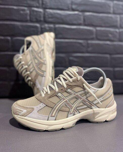 UNE CHAUSSURE ASICS NEW ORIGINALE