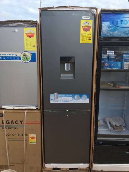 Double door refrigerator