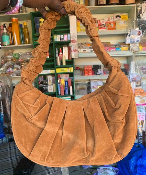 Sac à main en suédine plissé