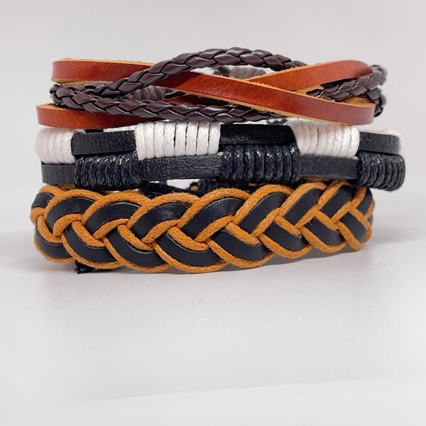 Lot de bracelets en cuir