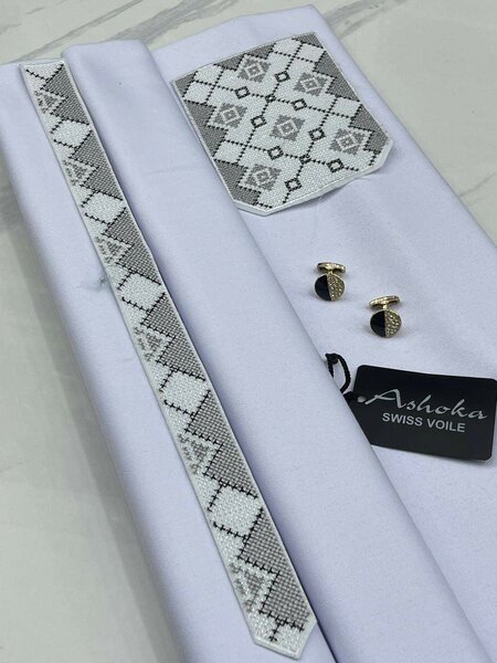 Tissus  hommes Avec broderie intégrée