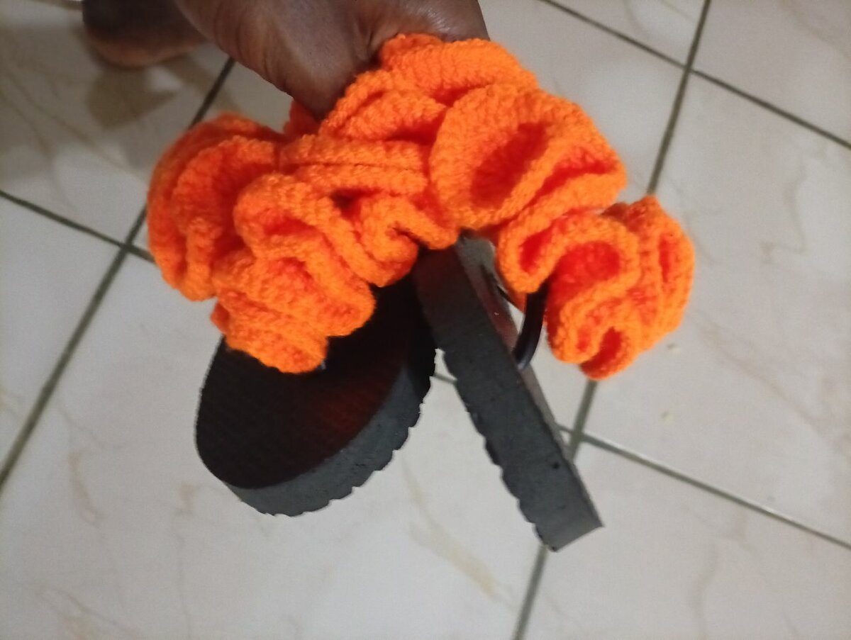 Tongs tricotés orange vif