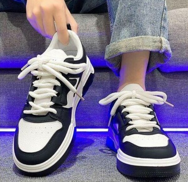 Baskets noires et blanches unisexes