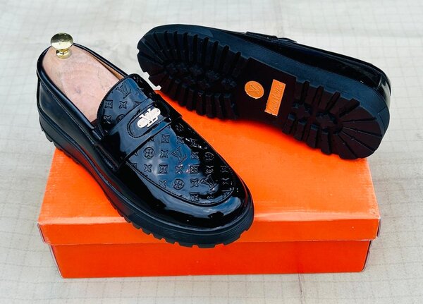 Mocassins en cuir noir brillant