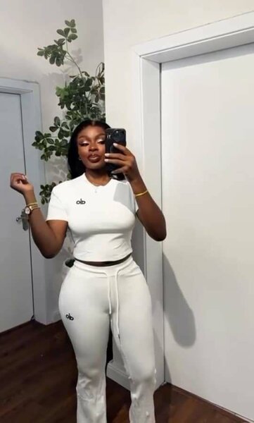 Tenue de sport élégante femme