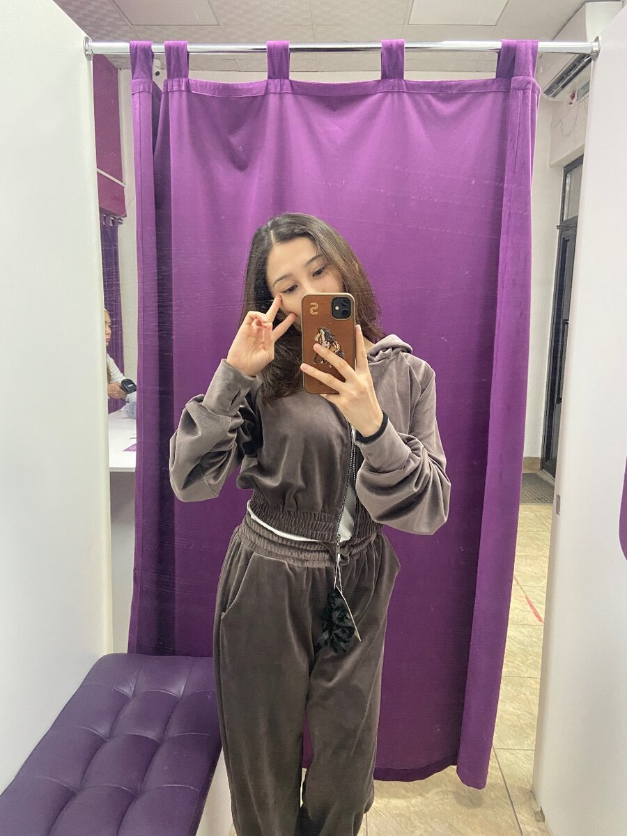 Костюм велюровый весенний с капюшоном