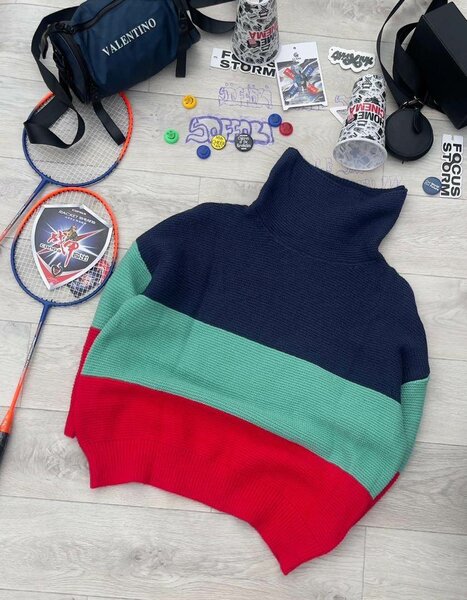 Pull col montant tricolore élégant