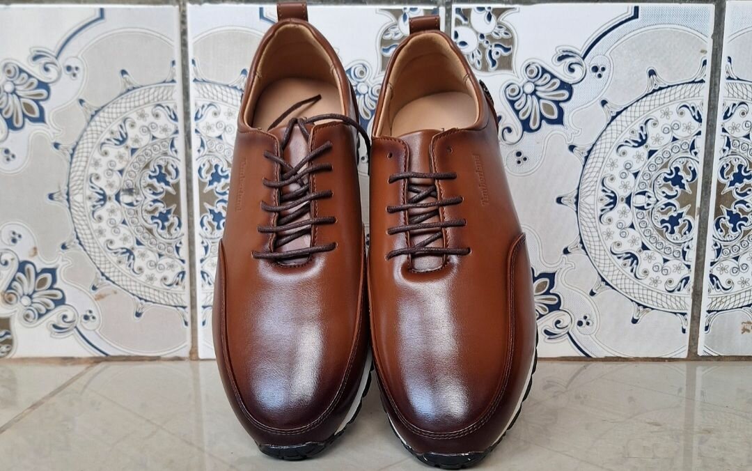 Chaussures en cuir marron élégantes