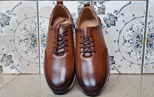Chaussures en cuir marron élégantes