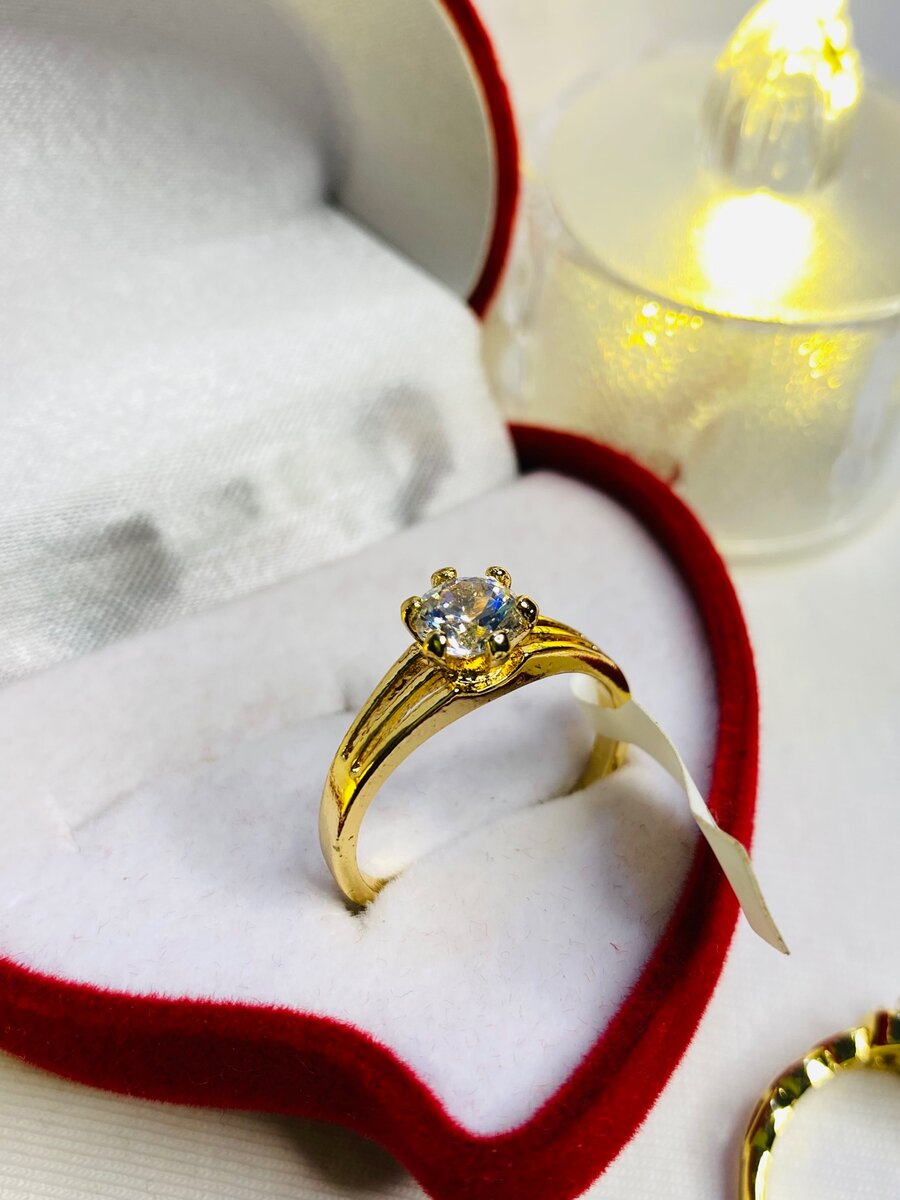 Bague de fiançailles et de promesses.