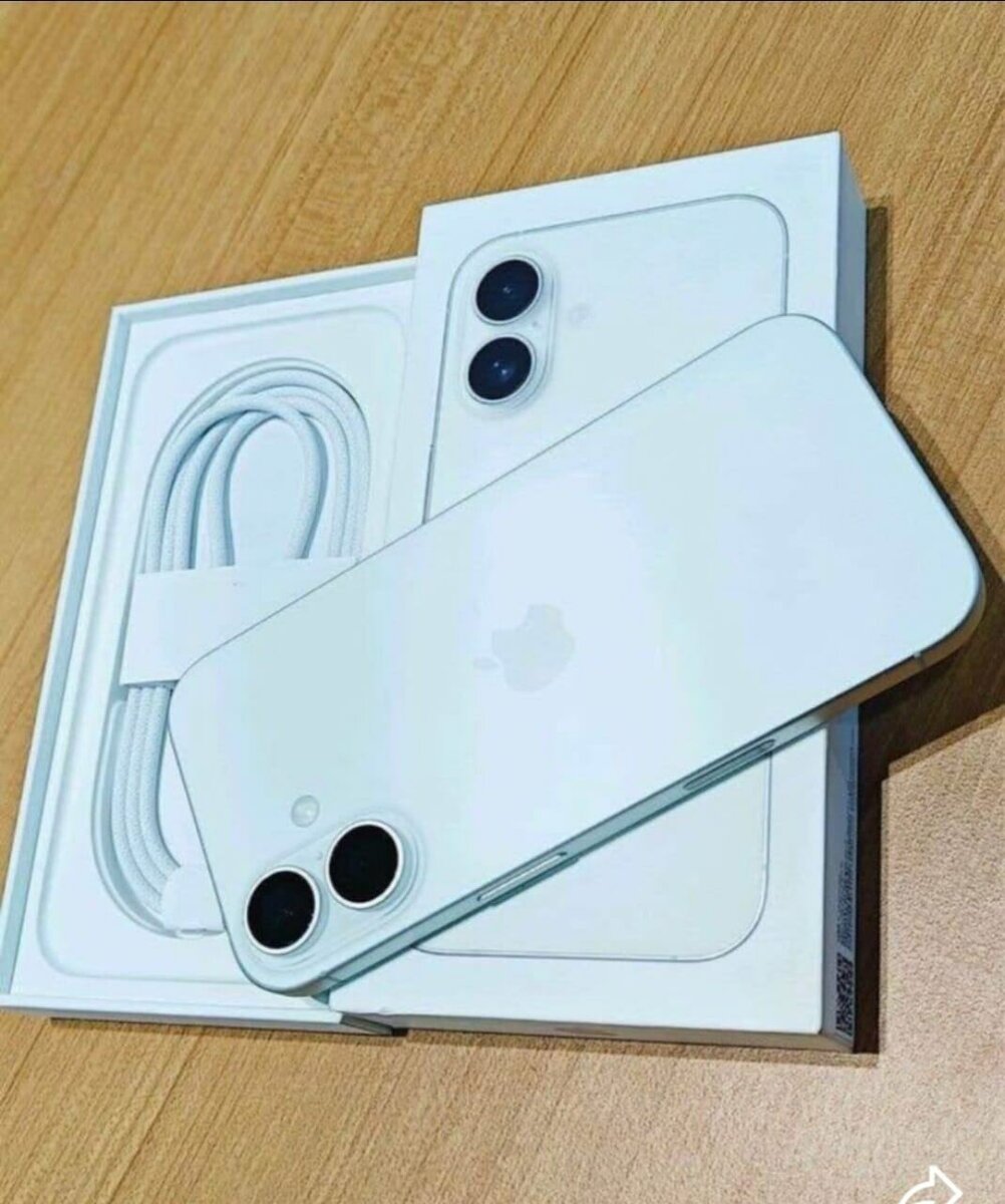 Smartphone moderne avec boîte d'origine