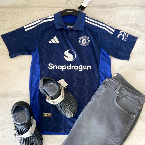 Manchester united football jersey