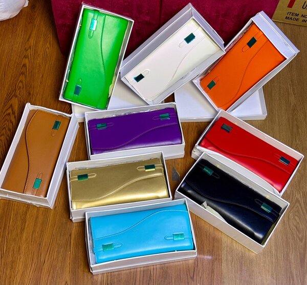 Pochette élégante en cuir