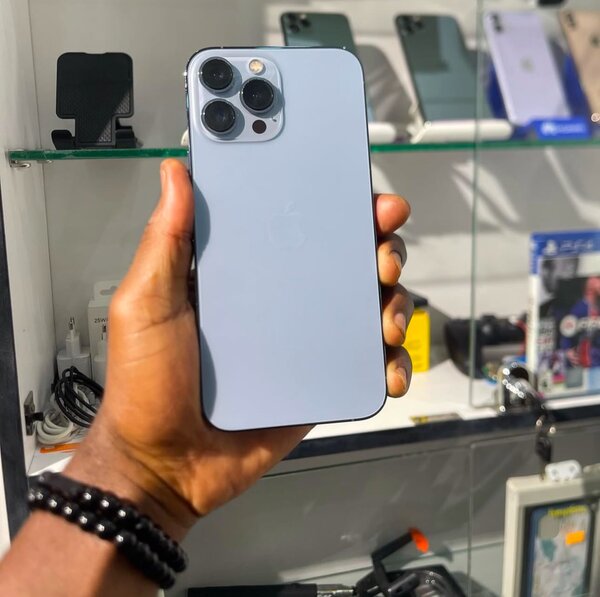Slightly Used 13 Pro Max 256Gb Factory Unlocked Bh90%