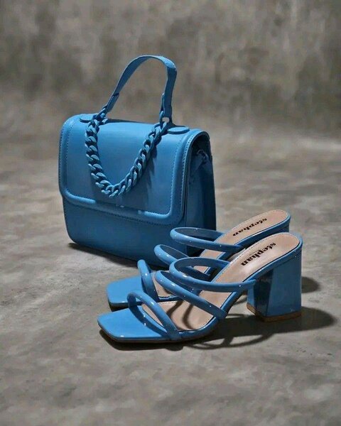 Sandales et sac à main bleu