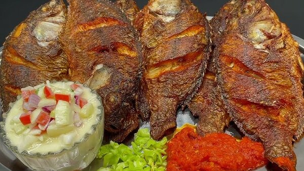 Poisson carpe frit/Attiéké