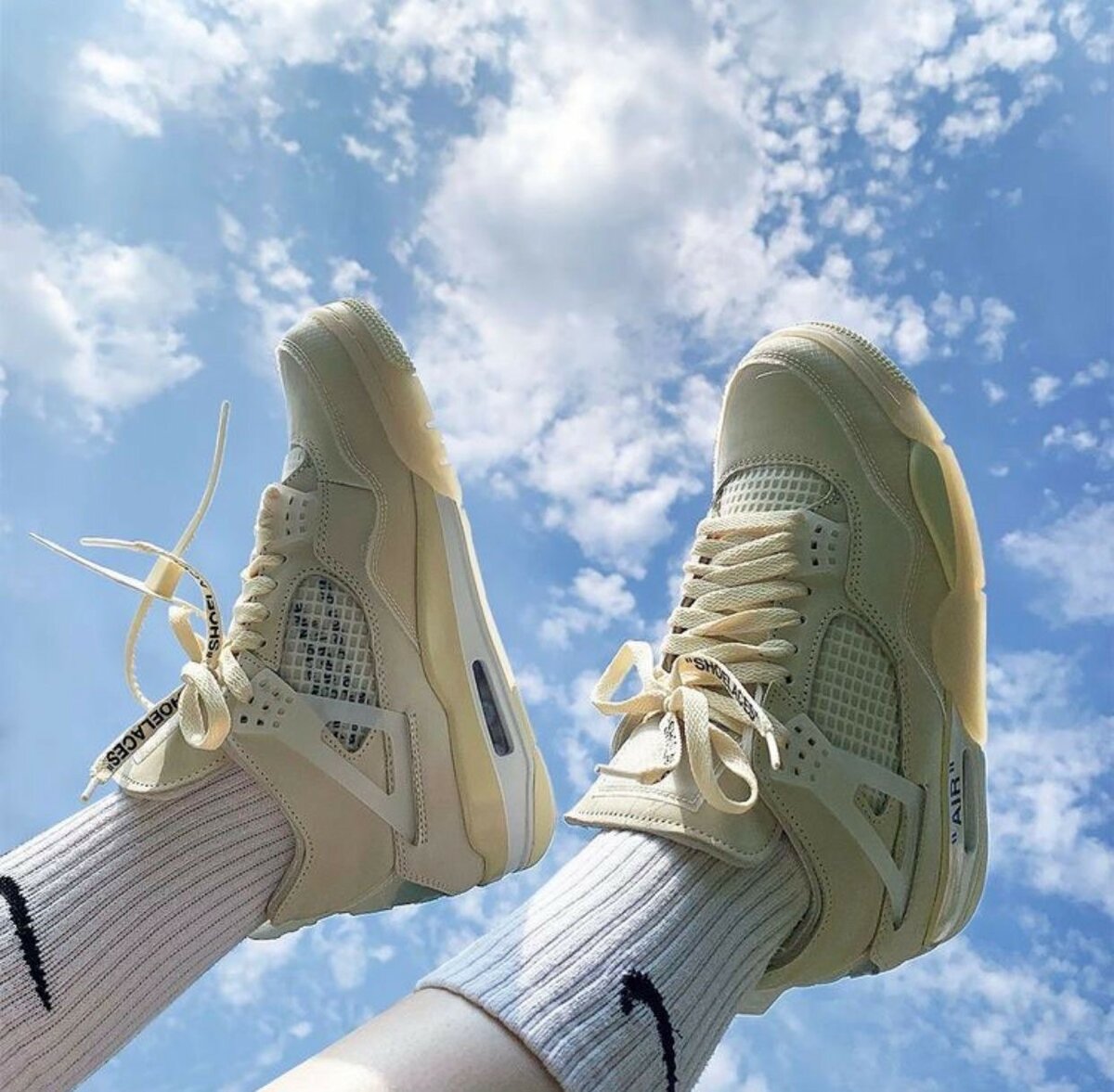 Jordan 4 offwhite