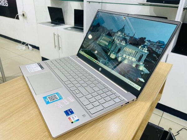 HP Pavilion Core i7-1255U