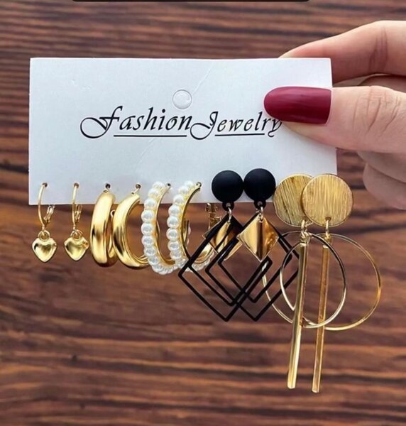 Watches, bracelets, necklaces, anklets, etc for both sex