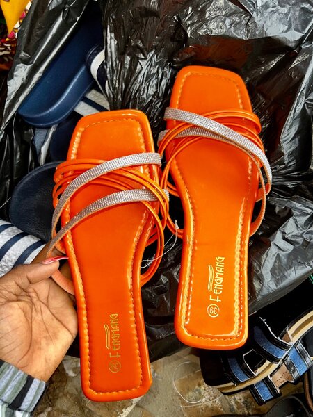 Sandales orangées élégantes