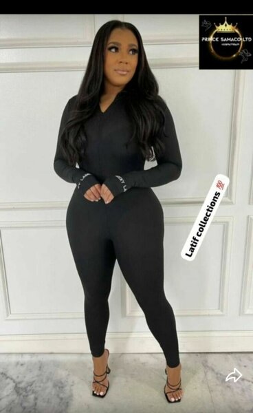 Combinaison moulante noire élégante