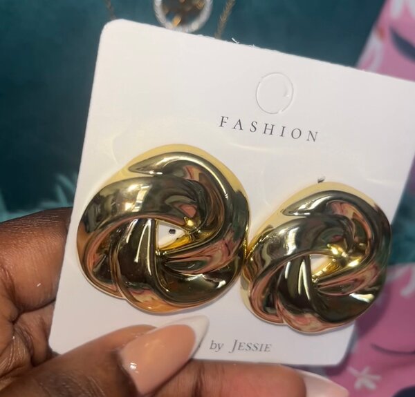 Boucles d'oreilles dorées élégantes