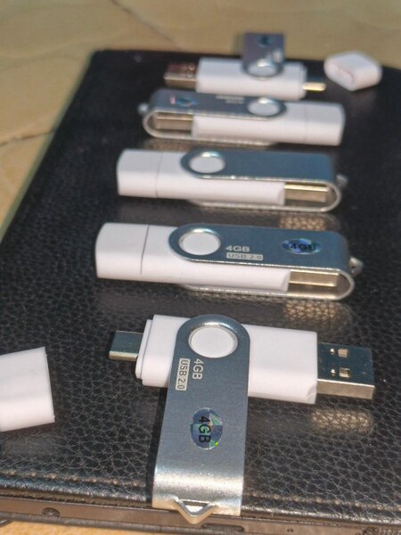 4 GB - Clé USB 3.0 (2 en 1)