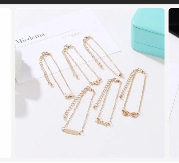 Ensemble de bracelets dorés