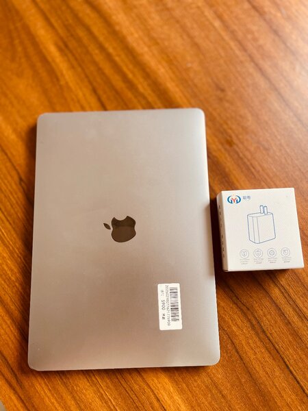 MAC BOOK PRO TOUCHBAR