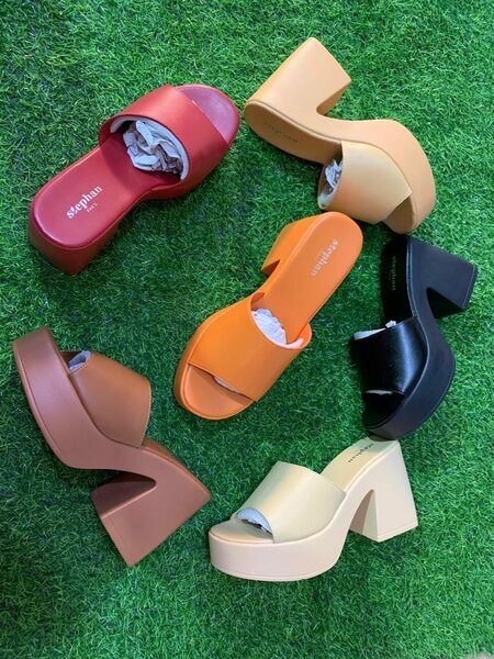 Sandales à plateforme pour femmes belles et élégantes