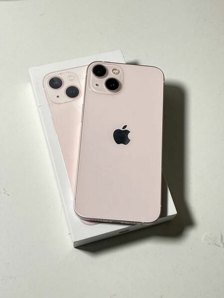 iPhone 13 pink