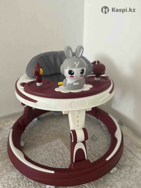 Trotteur bébé éducatif avec jouet