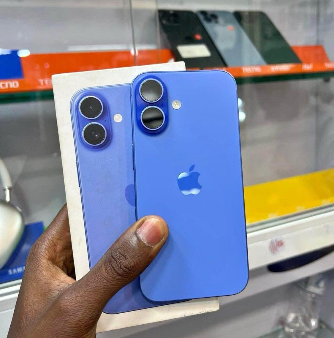 iPhone 16 128go quasiment neuf avec son carton 320.000