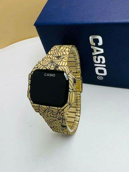 Montre tactile CASIO doré