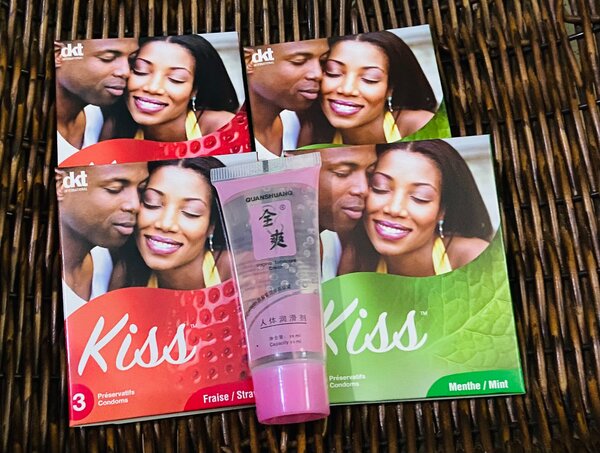 12 préservatifs + 1 lubrifiant