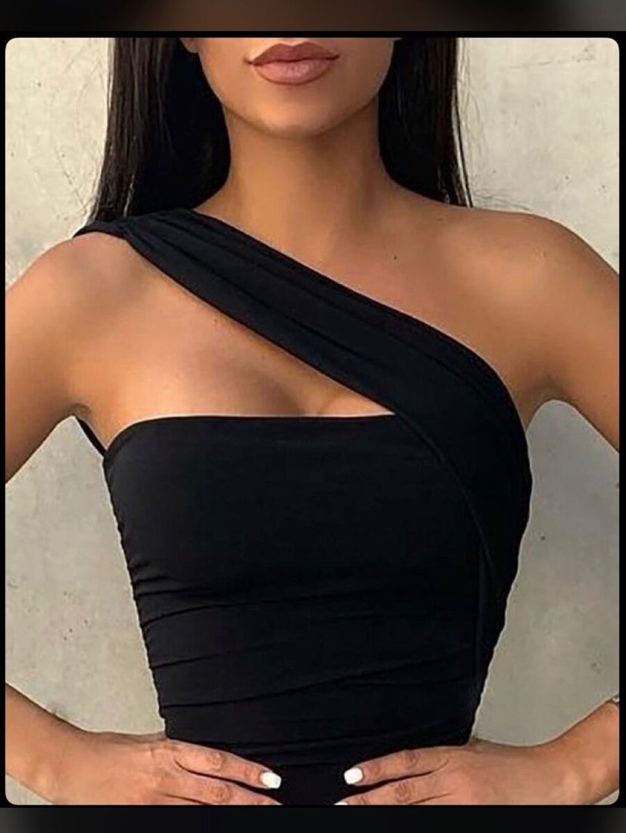 Haut noir à dos ouvert