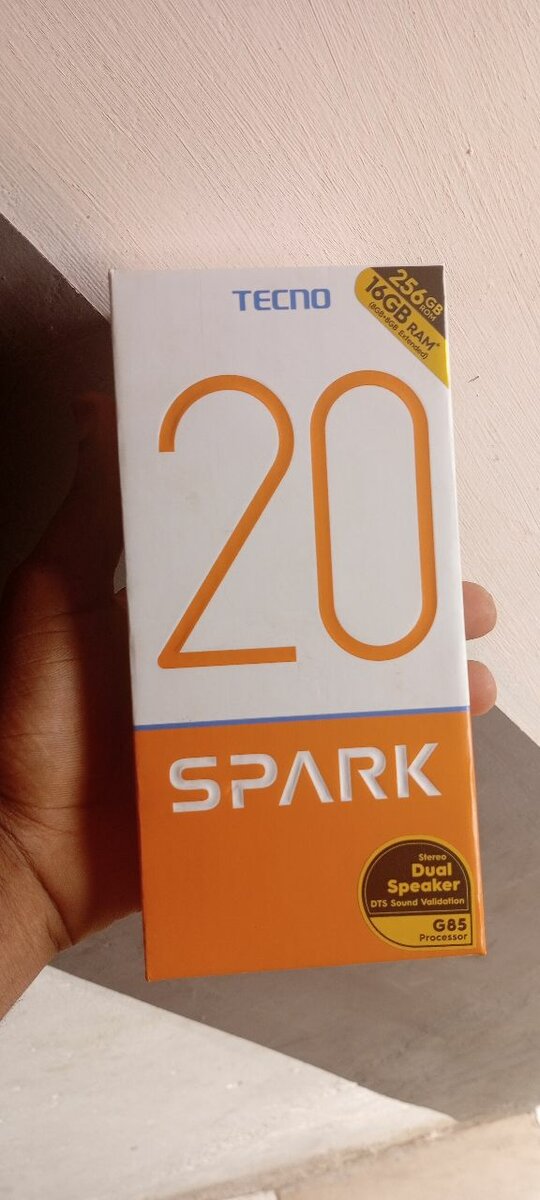 Tecno spark 20