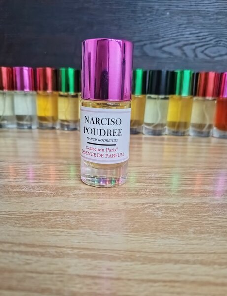 Narciso Poudrée Essence de Parfum