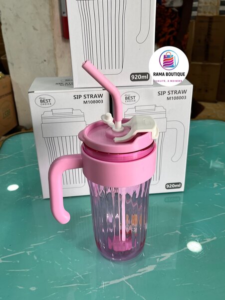 Gobelet en plastique avec paille 920ml