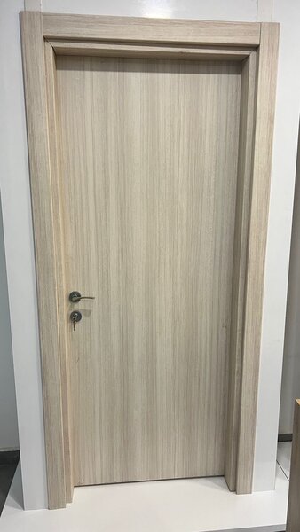 Porte intérieure en bois moderne