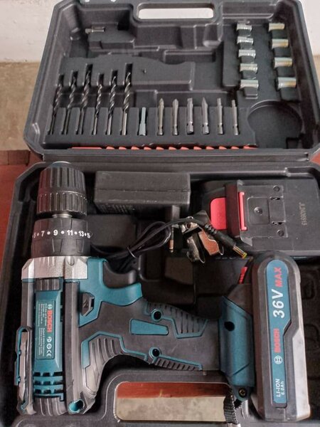 Cordless chargeable drill Bosch with 2 batteries