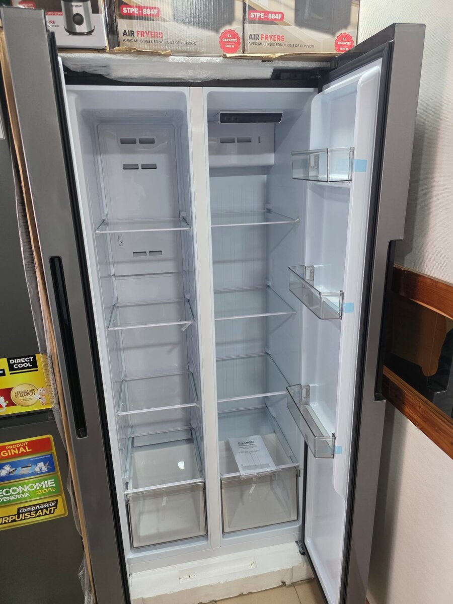 Réfrigérateur double porte moderne