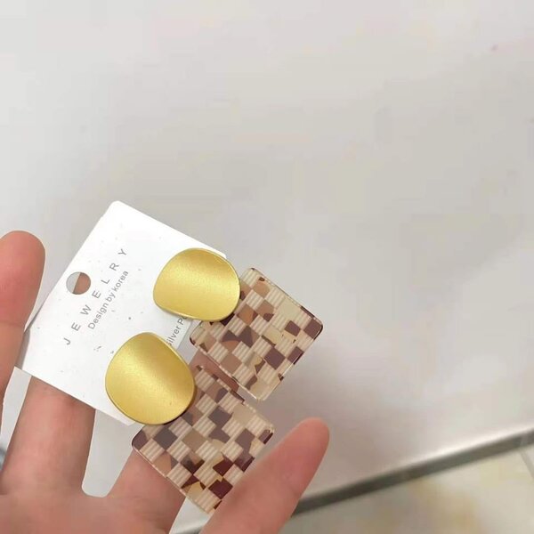 Boucles d'oreilles dorées élégantes