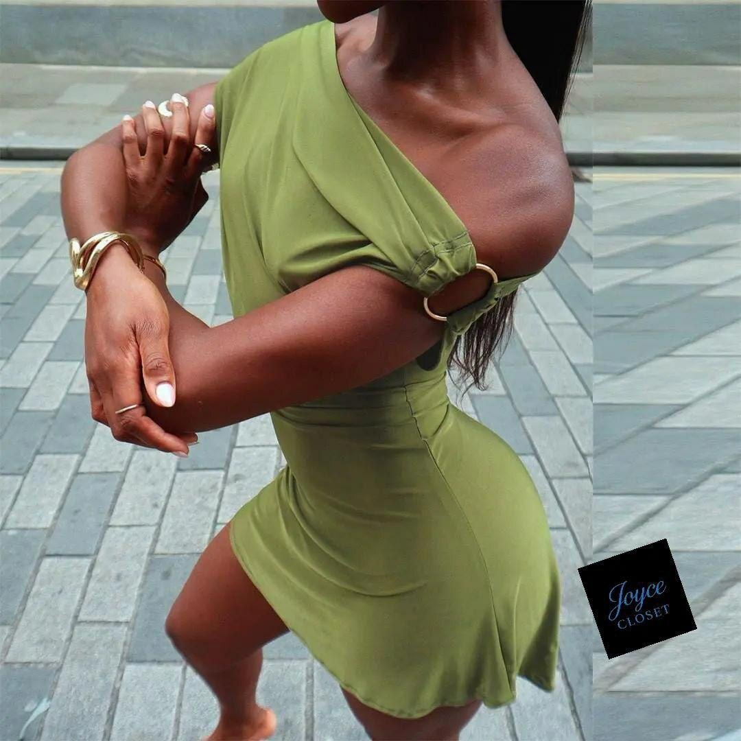 Robe verte élégante à épaules dénudées